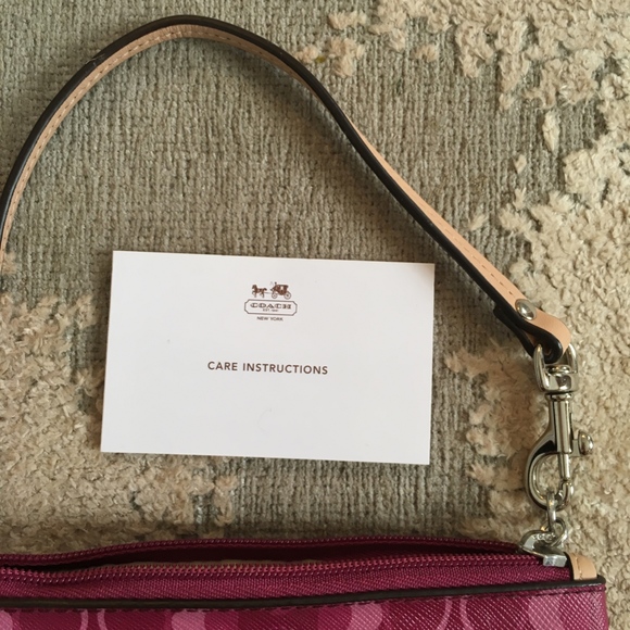 NEW authentic Coach wristlet Pink c logo - Picture 2 of 4